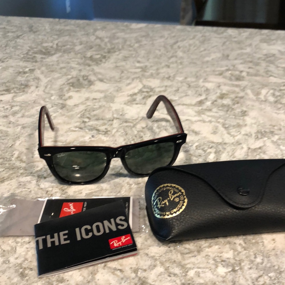 Brand new Ray-Ban The Icons Wayfarer NWOT